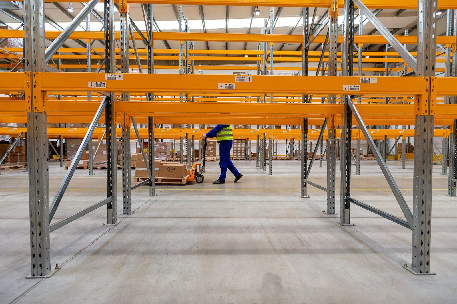 Fotografii industriale - depozit de medicamente