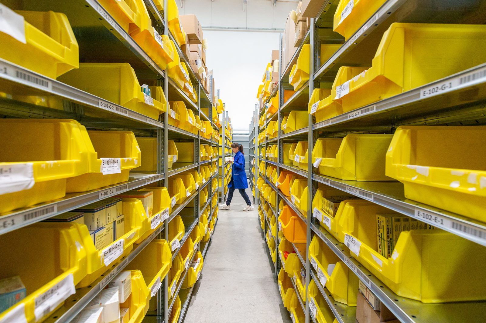 Fotografii industriale - depozit de medicamente